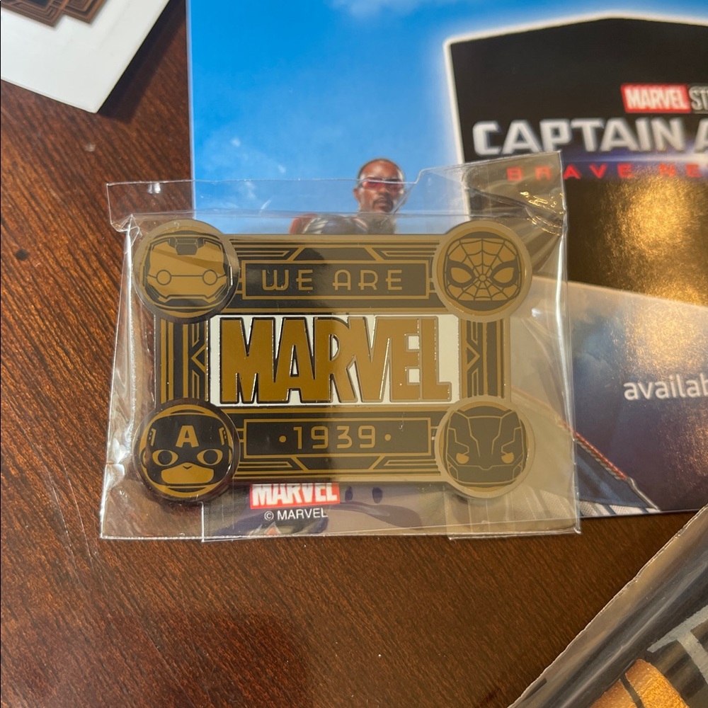 Funko Marvel Collector Corp Subscription Box: Marvel’s 85th Anniversary XL nwt - Picture 6 of 10